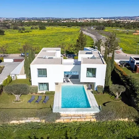 Villa Bea - Clever Details, Luxury, Golf Views, Sleeps 10