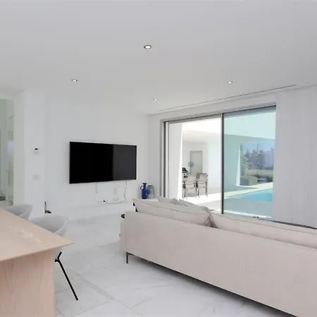 Villa Bea - Clever Details, Luxury, Golf Views, Sleeps 10