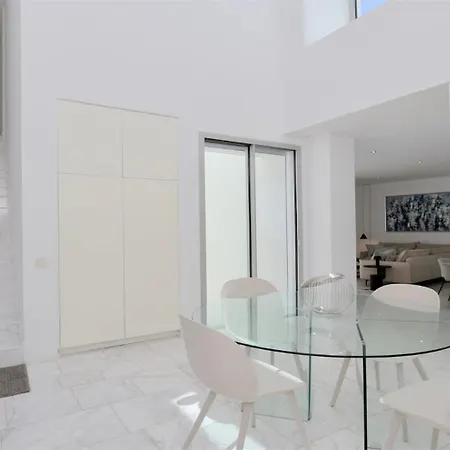 Bea - Clever Details, Luxury, Golf Views, Sleeps 10 Villa