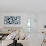 Villa Bea - Clever Details, Luxury, Golf Views, Sleeps 10 *